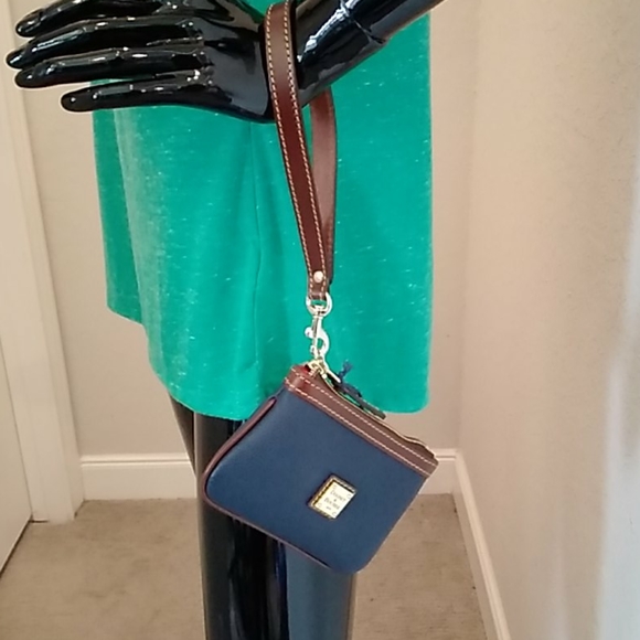 Dooney & Bourke Wristlet - Picture 6 of 6